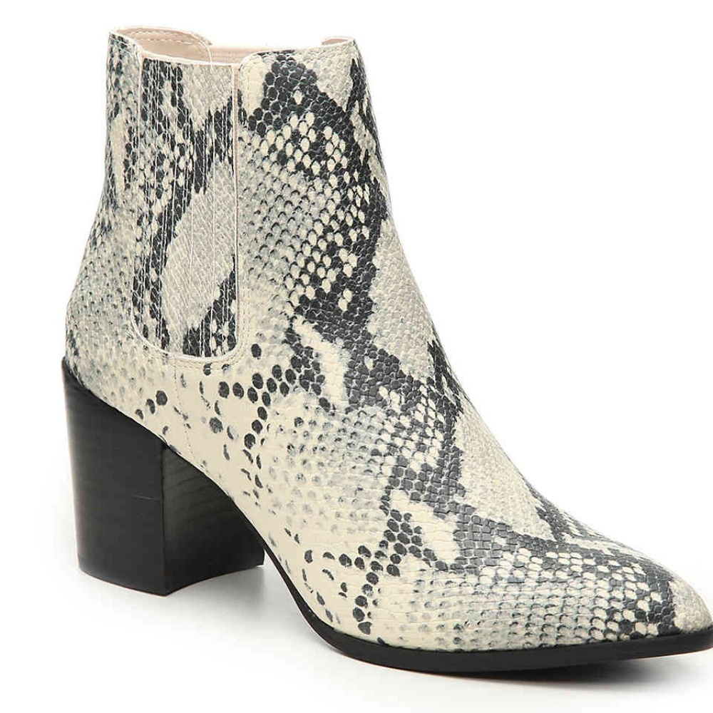 Steve Madden White Snakeskin Booties Size 9.5!